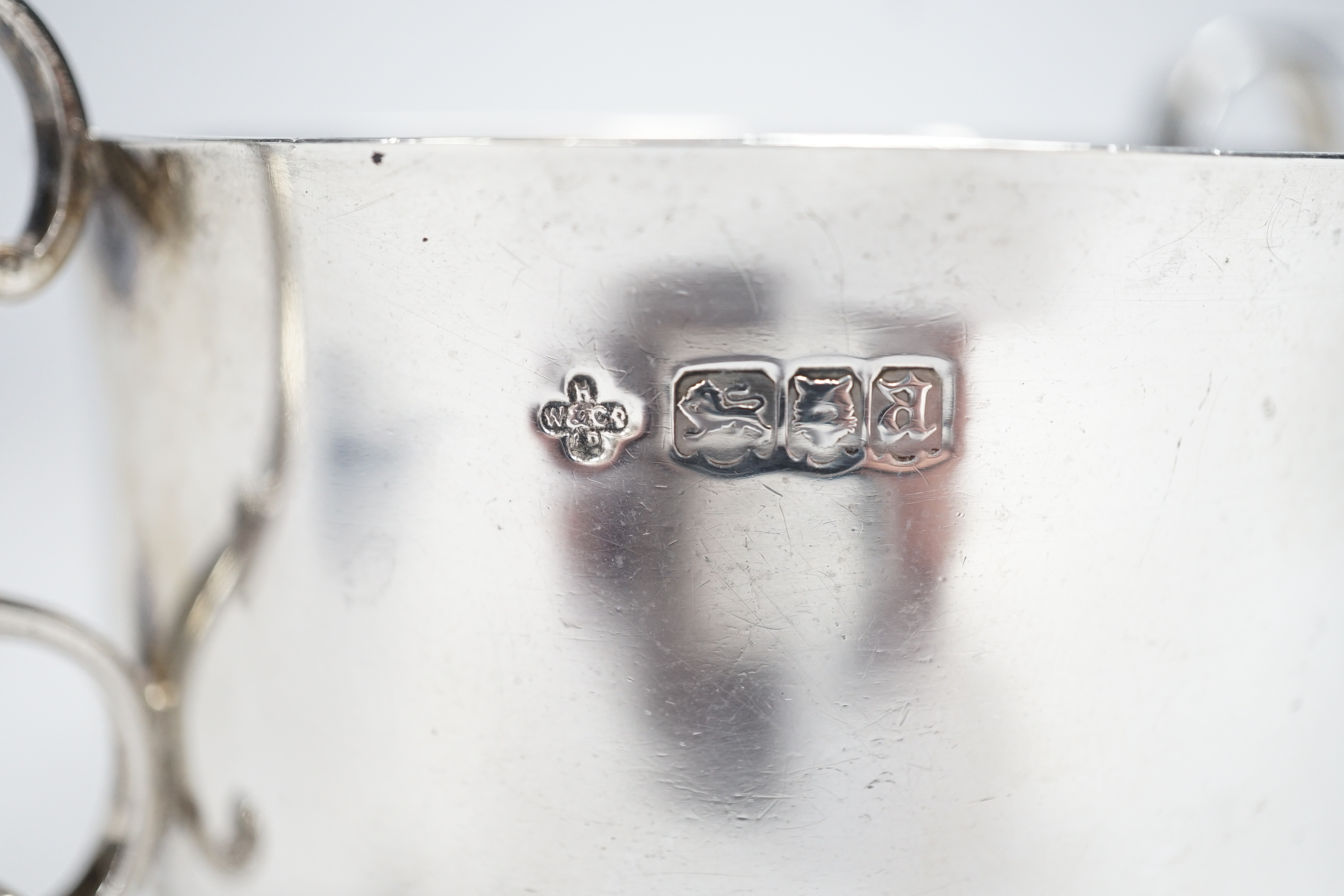 A George V silver porringer, Horace Woodward & Co Ltd, London, 1916, 15.3cm, 6.5oz.